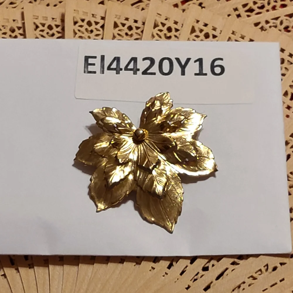 Sarah Coventry vintage brooch